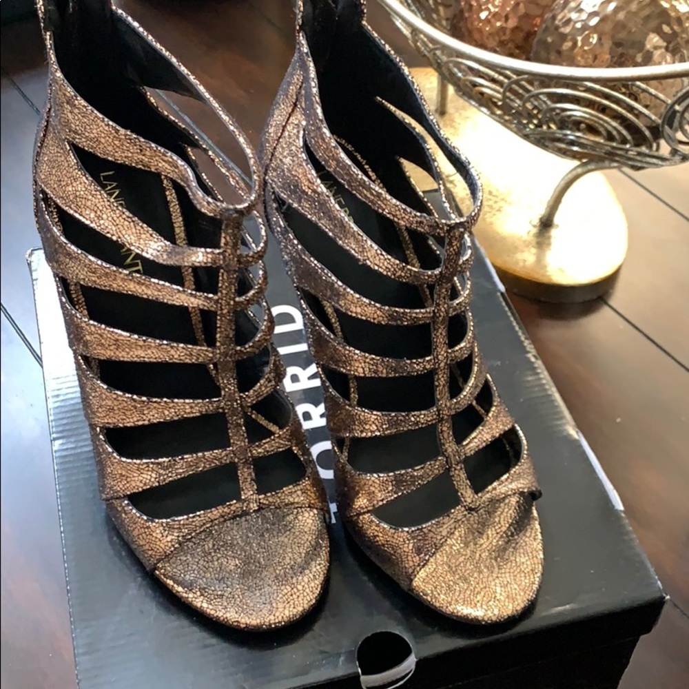 Lane Brayant, bronze heel